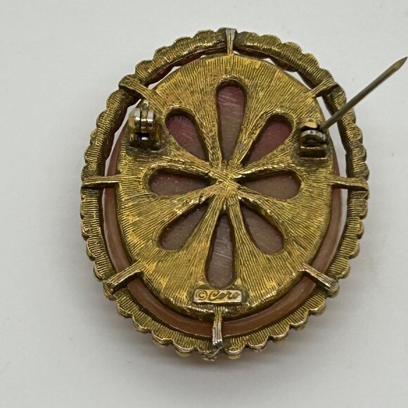 Vintage Coro Signed Cameo Brooch Two Dancing Graces Design In Resin Gold-Tone - Picture 14 of 16